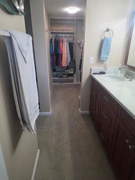 Walkin Closet - 113 Golden Eye Dr