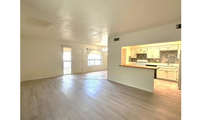 Building Photo - 5253 N Tigua Dr