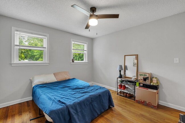 Building Photo - 1630 Sharkey St