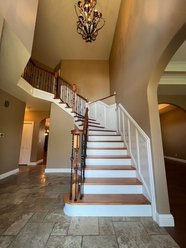 Building Photo - Luxurious 4-Bedroom Home in Fox Creek Subdivision!