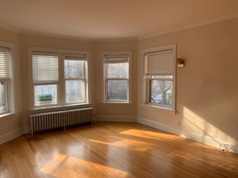 Building Photo - 2048 W Farragut Ave