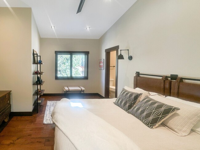 Building Photo - 3 Bed, brand new home with views of Quanda...