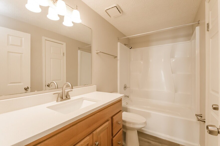 Building Photo - 4419 Deerview Ct
