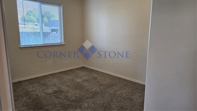 Building Photo - Fantastic Home with RV Parking!