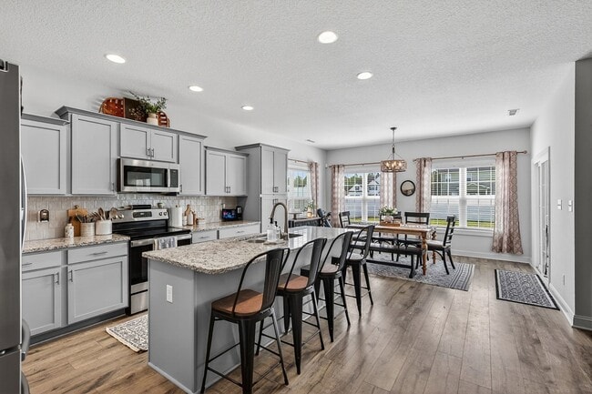 Building Photo - Spacious Stateside Home with Bonus Room & Screened-In Porch