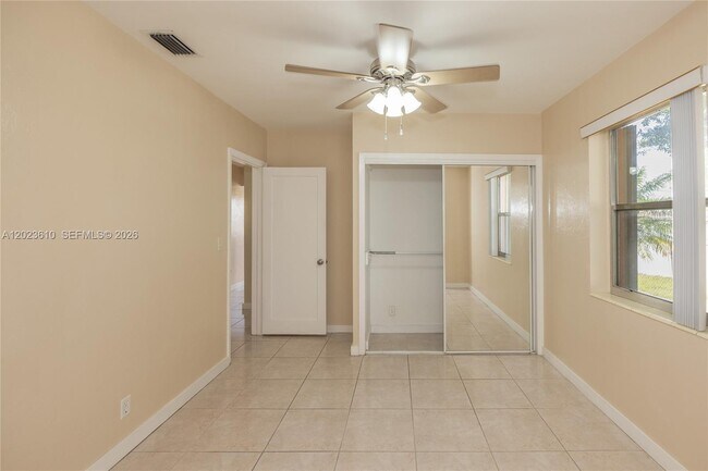 Building Photo - 540 SW 60th Ave