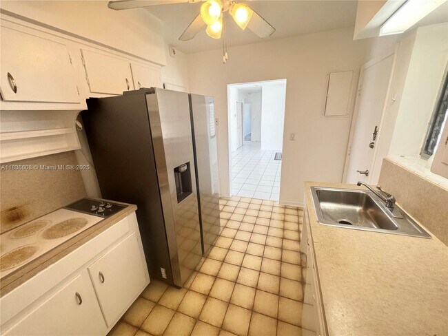 Building Photo - 462 Golden Isles Dr