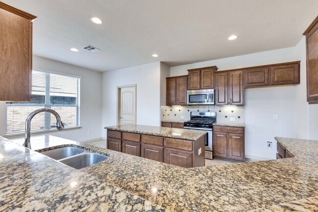 Building Photo - 2300 Dovetail St