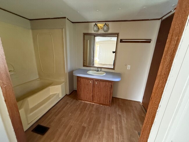 Building Photo - 1204 Sleepy Hollow Dr