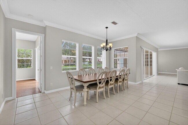Building Photo - 121 Savona Dr