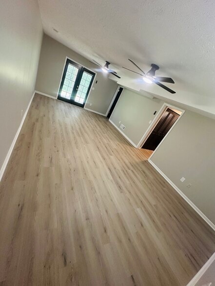 Building Photo - 3606 Baymeadow Dr