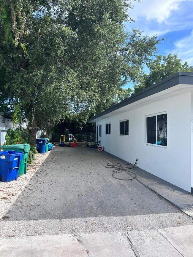Building Photo - 1130 NW 76th St
