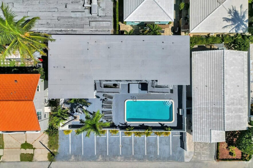 Building Photo - 335 Desoto St