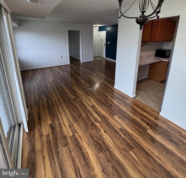 Building Photo - 1600 Renate Dr