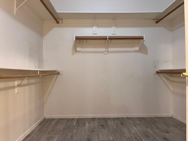 Building Photo - 3107 E Kingbird Pl