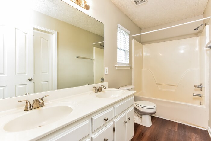 Building Photo - 503 Dunhill Ct