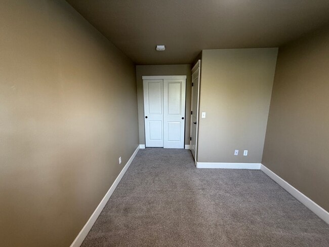 Building Photo - BEAUTIFUL 3 Bed | 2.5 Bath Home with Modern Updates, AC & 2-Car Garage