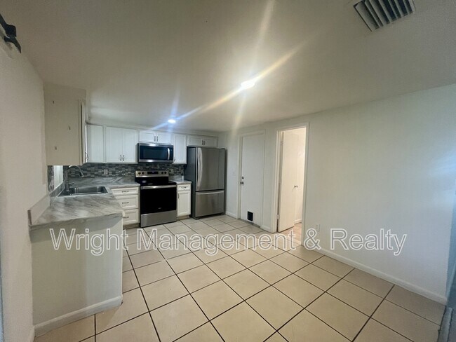 Building Photo - 3716 Cedarwood Dr