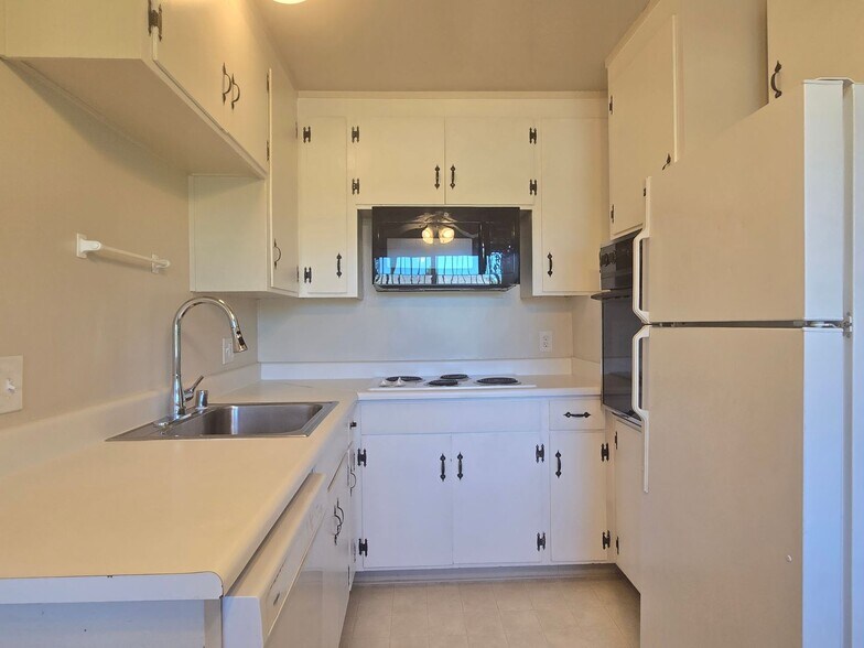 Building Photo - 3579 Agate Dr