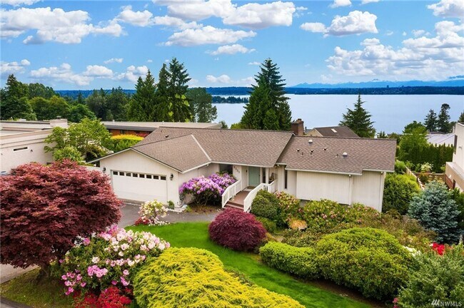 Primary Photo - 4 Bed 2.5 Bath Kirkland - Lake WA Schools