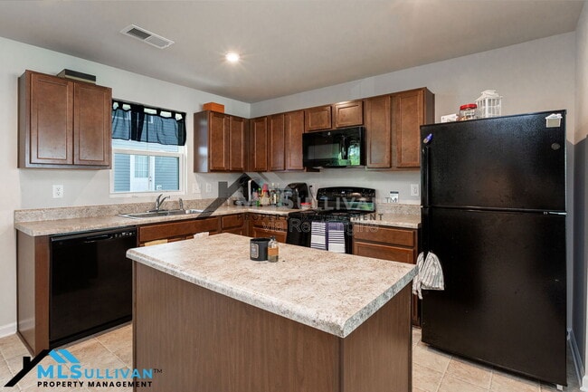 Building Photo - 4005 Lush Grove Dr
