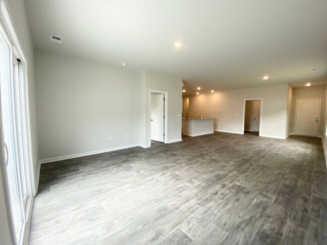 Building Photo - LIKE NEW home in a new subdivision!