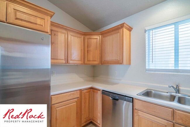 Building Photo - 3 Bed 2 Bath, 2 Car Garage with a Fully Fe...