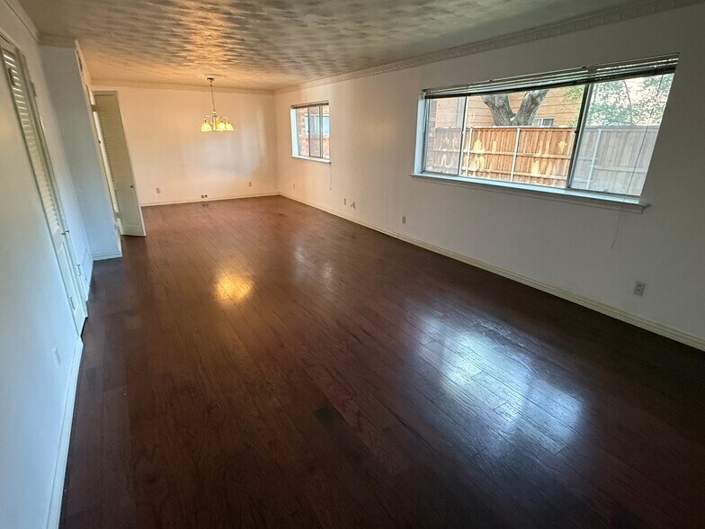 Building Photo - 8620 Baltimore Dr