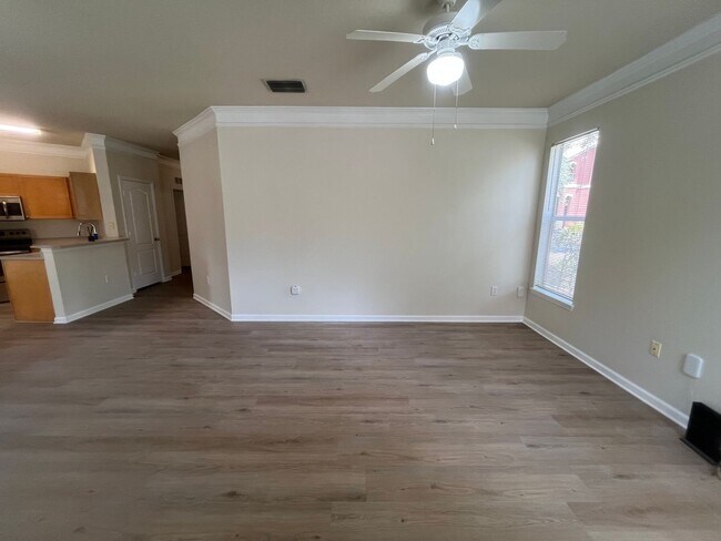 Building Photo - 8819 Villa View Cir