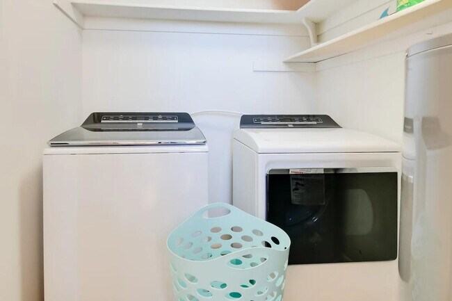 Building Photo - 16233 E Rosetta Dr