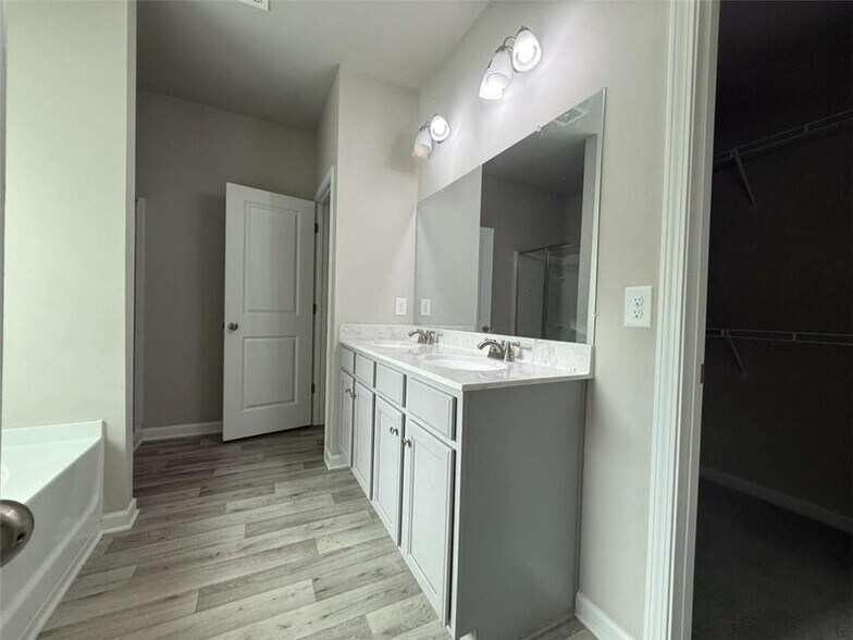 Building Photo - 1521 Winding Rdg Trl