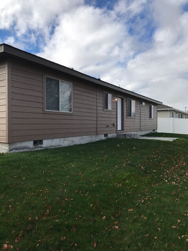 Building Photo - 160 Boulder Dr