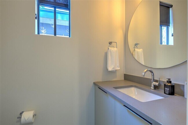 Building Photo - 6005 Woodrow Ave