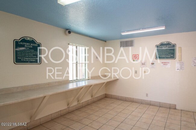Building Photo - Gorgeous 1-bed, 1-bath apartment nestled w...