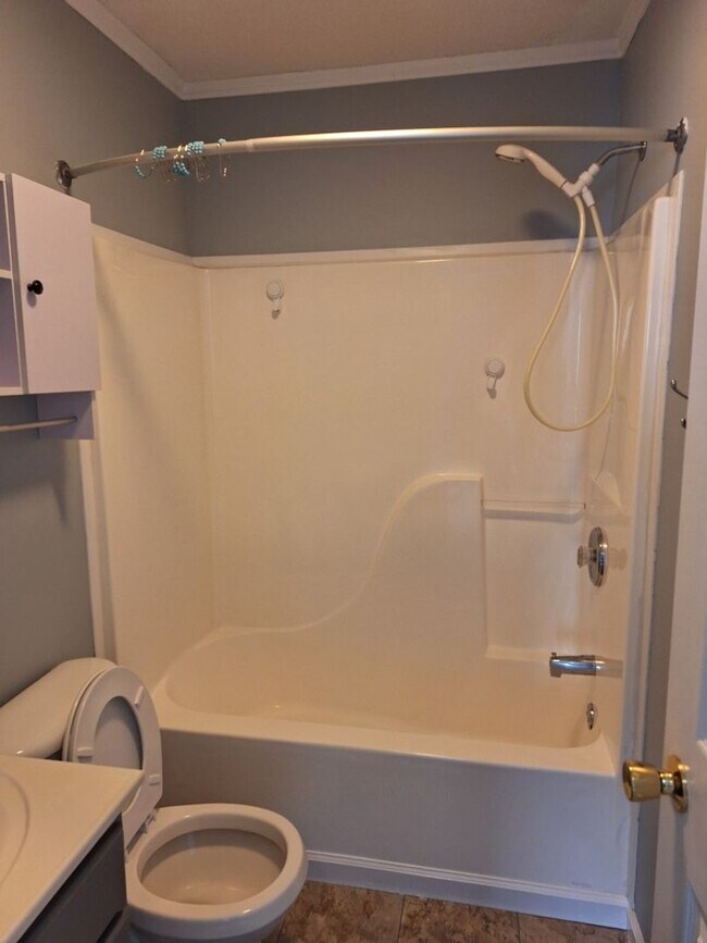 Building Photo - HOLIDAY MOVE IN SPECIAL. $500.00 OFF OF TH...