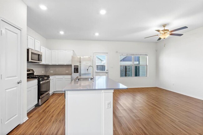 Building Photo - 189 Andross Ln