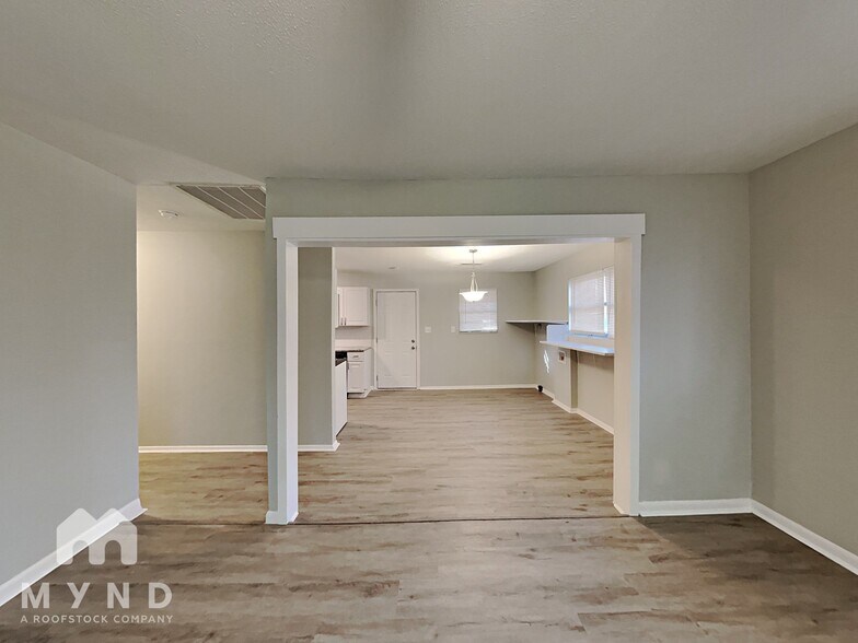 Building Photo - 5575 Oglesby Rd