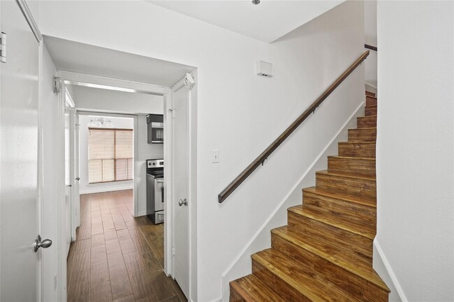 Building Photo - 1998 Augusta Dr