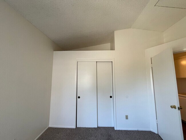 Building Photo - 309 Oak Meadow Ln