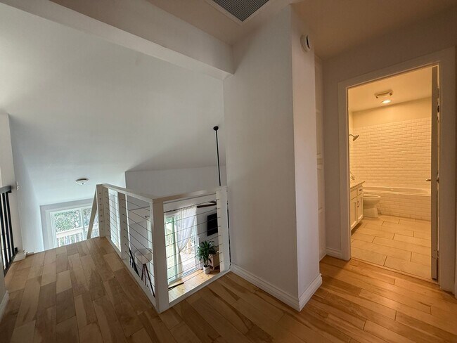 Building Photo - Beautiful 3BD/3BA Townhome in Carlsbad