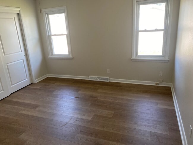 Building Photo - 664 N Walnut St