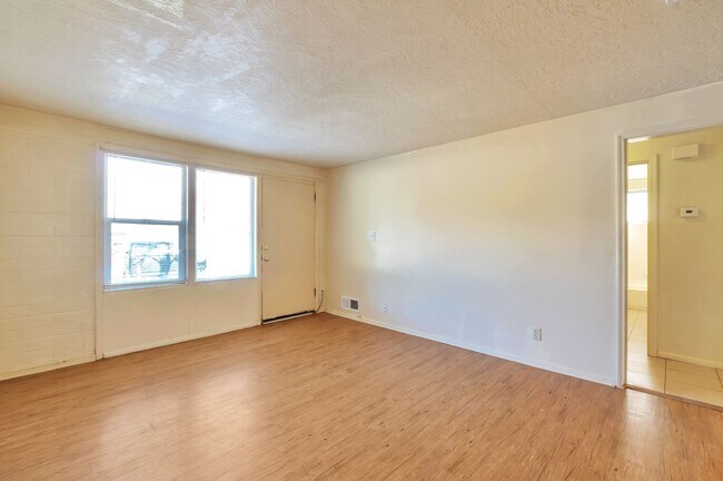 Building Photo - Unique Tri-Plex