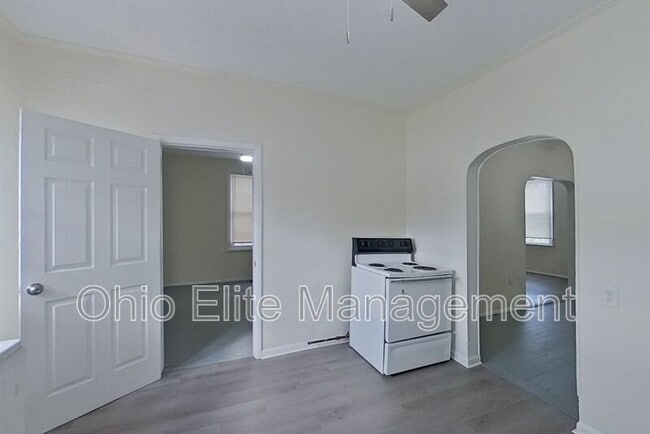 Building Photo - 1473 Thomas Ave
