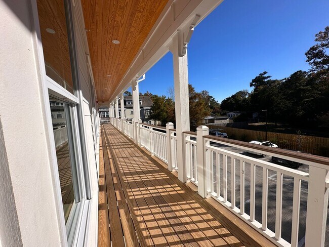 Building Photo - Spacious Two-Bedroom Condo off Masonboro Loop