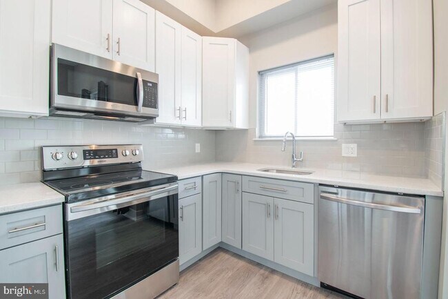 Building Photo - 1206 N 24th St