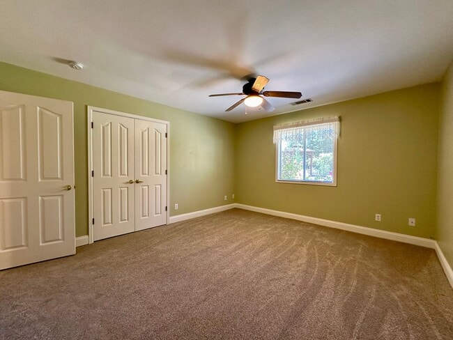 Building Photo - Beautiful well maintained home! Excellent ...