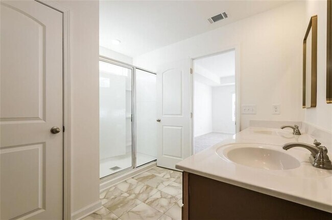 Building Photo - 131 Shelter Ln E