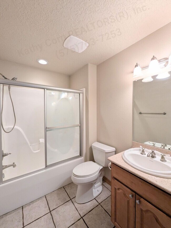 Building Photo - Luxurious Relaxation in Raintree