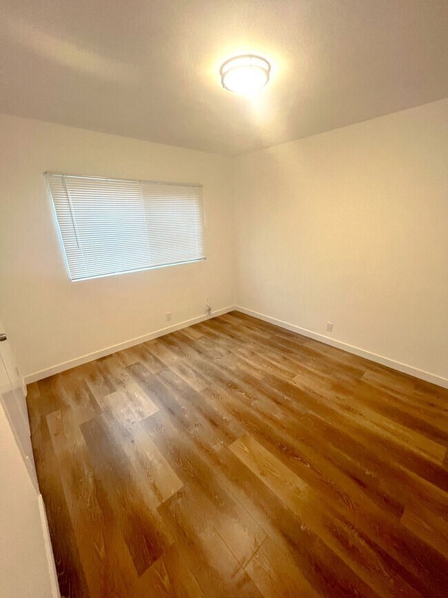 Building Photo - Modern 2-Bedroom Apartment in Inglewood – ...