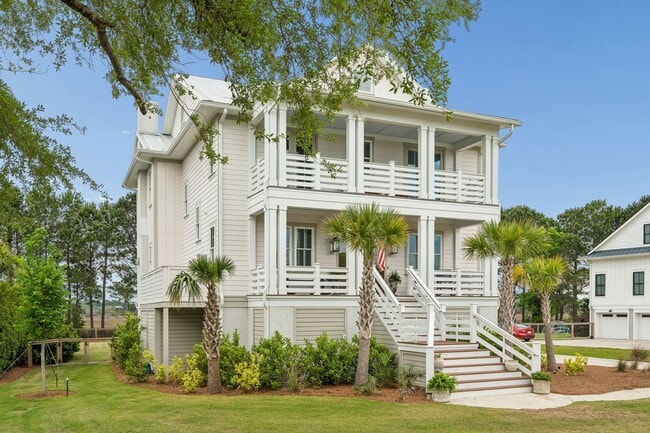 Building Photo - Beautiful 5 Bedroom Marshside Home